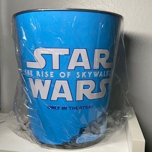 Star Wars The Rise of Skywalker Amc Exclusive Tin set